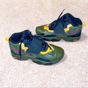 Nike Air Max Speed Turf - Size 3Y - green, mustard, red